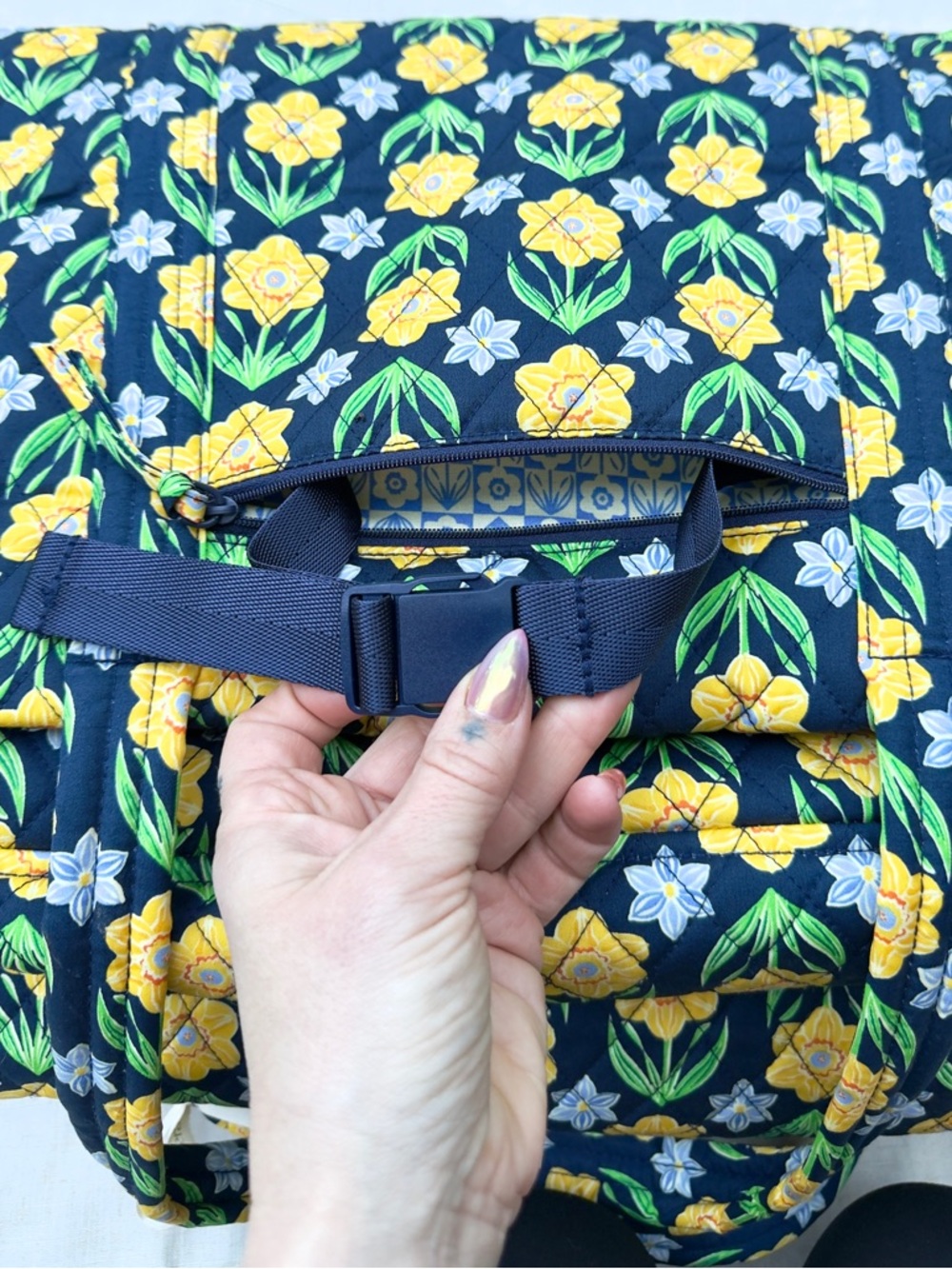Vera Bradley Daffodils Large Miramar Weekender - Picture 4 of 13